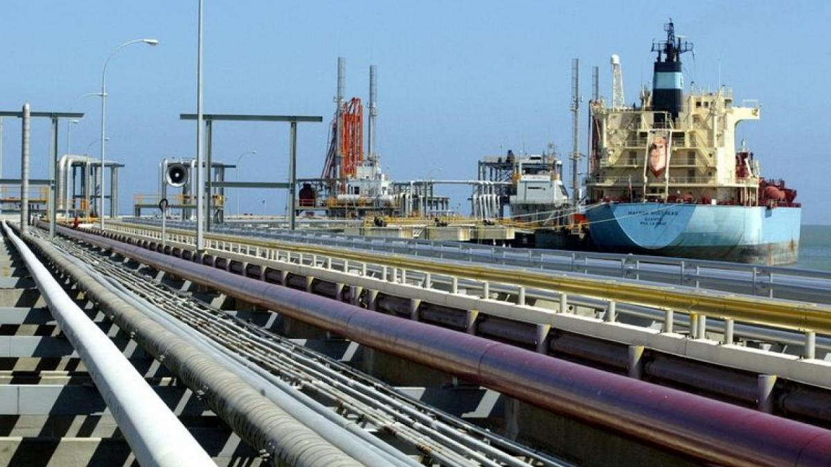 مصادر: إيران وفنزويلا الخاضعتان للعقوبات الأمريكية تبرمان اتفاقا لتصدير النفط